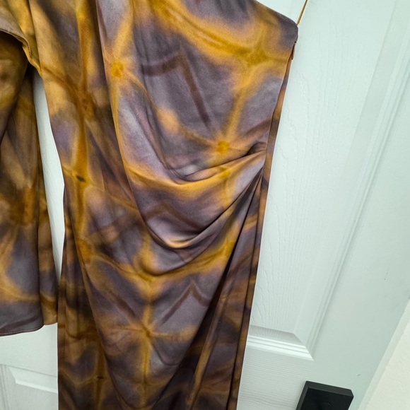 Zara One-Shoulder Dress in Gold and Purple - Picture 4 of 4